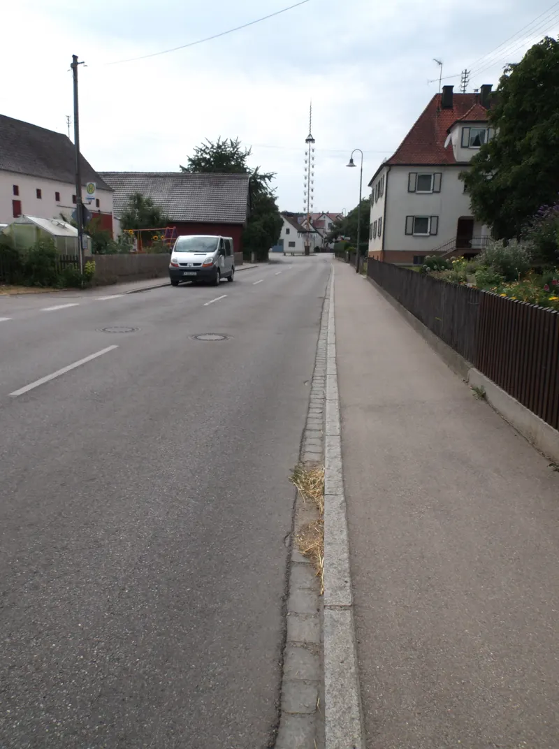 Ortsdurchfahrt mit Dorfstraßenpflaster