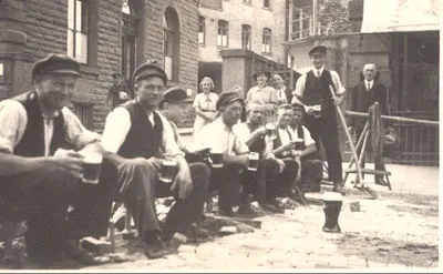 Natursteinpflaster im Segmentbogen, historische Aufnahme 1947