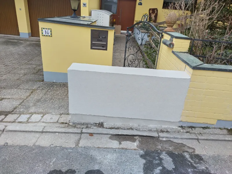 Garten- und Garagenmauer