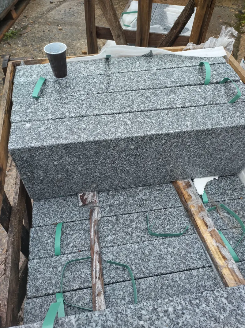 Tiefbordsteine aus Granit